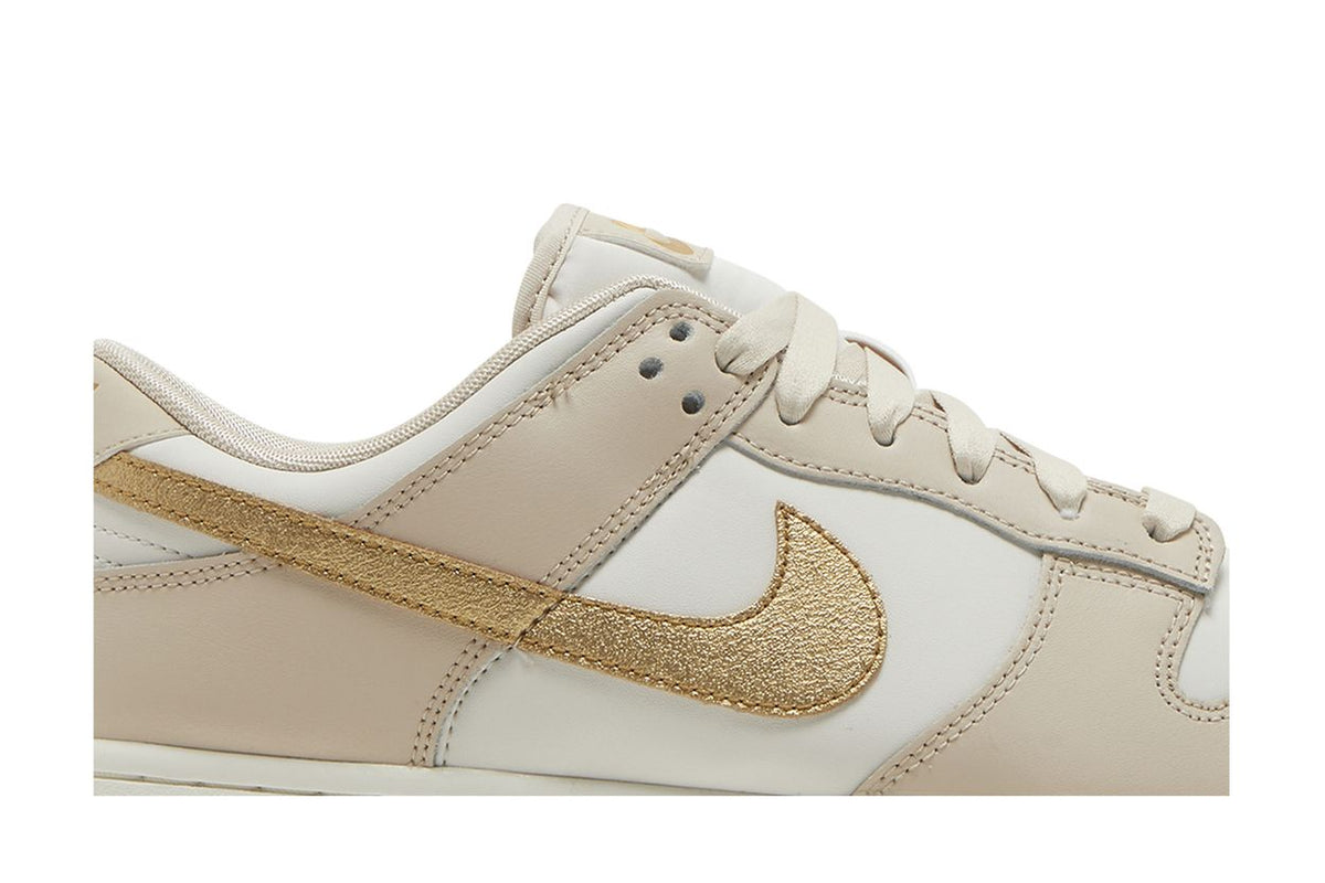 Nike Dunk Low Essential Gold Swoosh femme - vue de profil