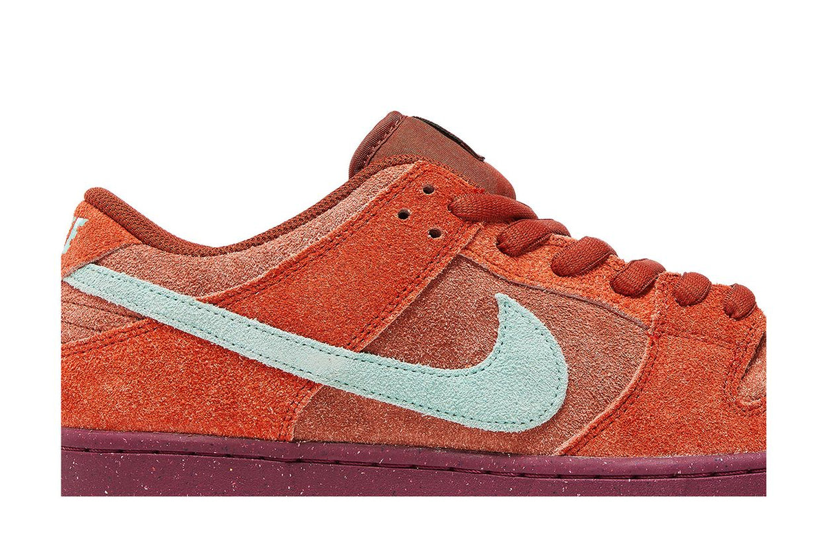 Nike SB Dunk Low Mystic Red - vue de profil