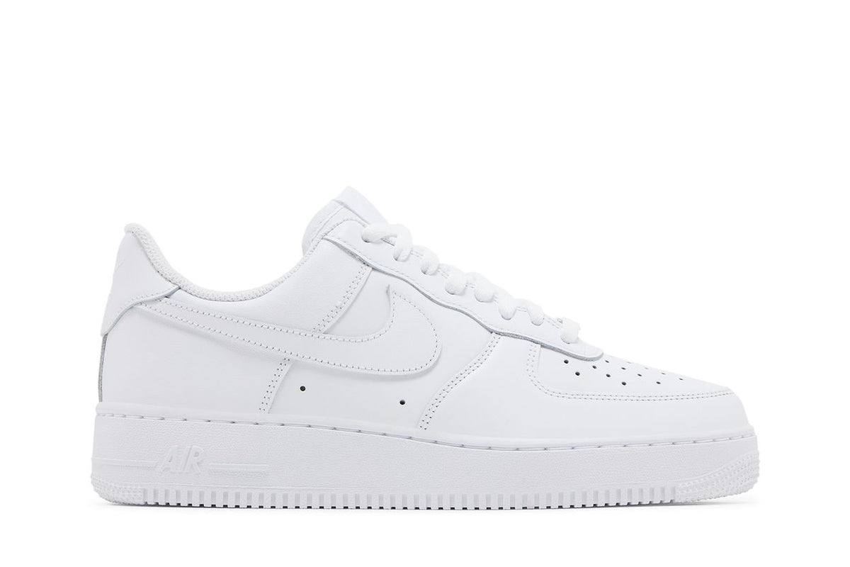 Nike Air Force 1 07 Triple White cuir blanc